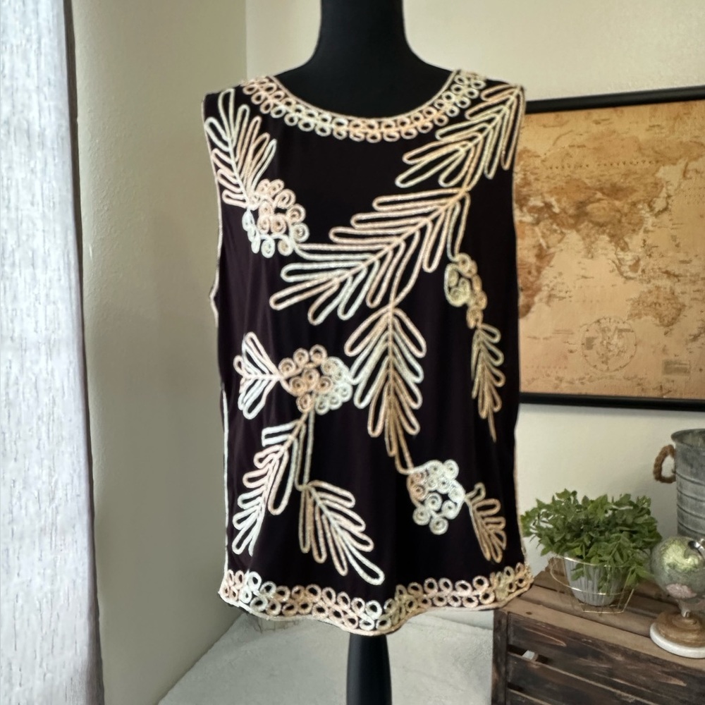 Women’s beautiful sleeveless top